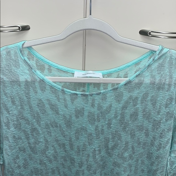 Mint colored leopard top - Picture 4 of 8